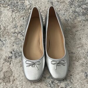 Coach Silver Metallic Ballet Flats with Bow Charm Size 10 NEW